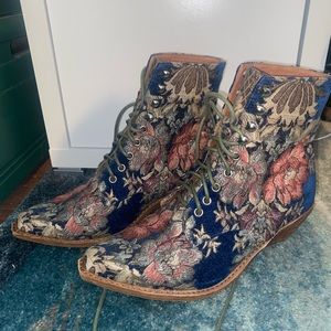 Like New! Jeffrey Campbell x Free People Paisley Boots! Worn once! Size 8.5